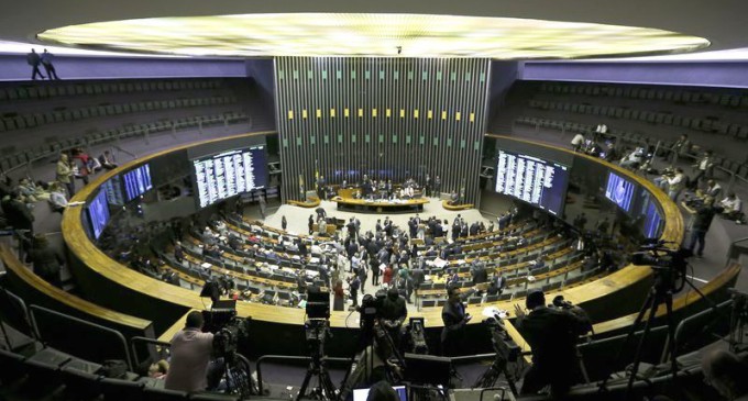 ALÍVIO NO PLANALTO: Câmara Federal rejeita denúncia contra Temer