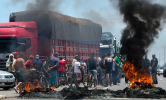 FIERGS quer aplicação de multa aos  caminhoneiros que bloqueiam estradas