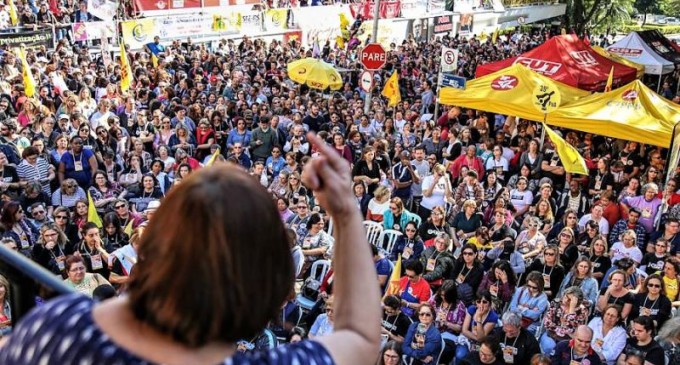 EDUCAÇÃO : Professores estaduais deflagram greve