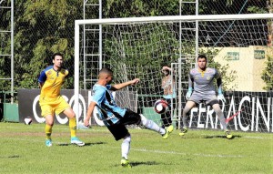 TRICOLOR foi mais eficiente e garantiu a vitória no Estádio Veirão FOTO: Rodrigo Fatturi/Assessoria/Grêmio 