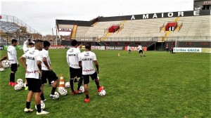 Time Xavante treinou neste domingo na Baixada