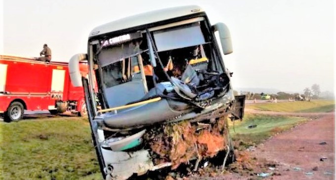 TRÂNSITO : Acidente com o ônibus da Penha mata 1 e fere 11