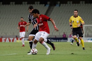 MISAEL marcou na etapa inicial de bom futebol do rubro-negro no Castelão