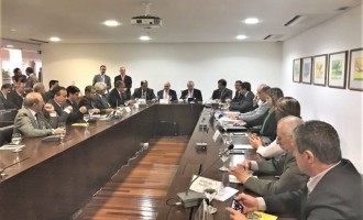 Em Brasília, prefeita reúne-se com Padilha para liberação de recursos à BR-116