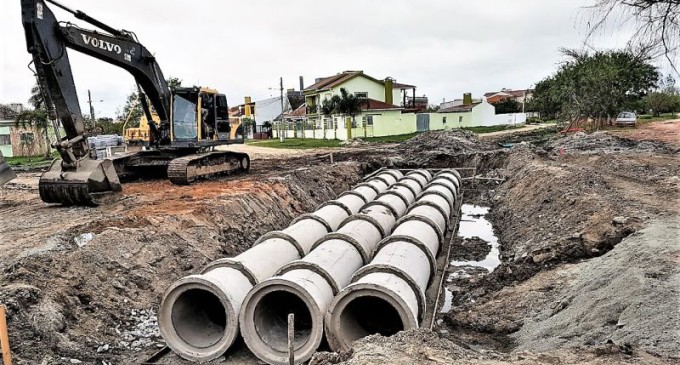 LARANJAL : Obra de drenagem da avenida Espírito Santo em fase final