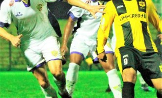 Lobo espera adversário