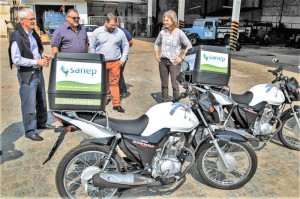 PREFEITA entrega motos à direção da autarquia