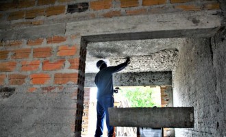 Começa a construção do telhado da UBS  Virgílio Costa