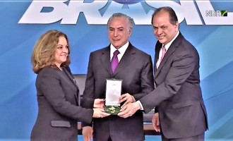 MÉRITO MÉDICO : Pelotense recebe Comenda entregue por Michel Temer