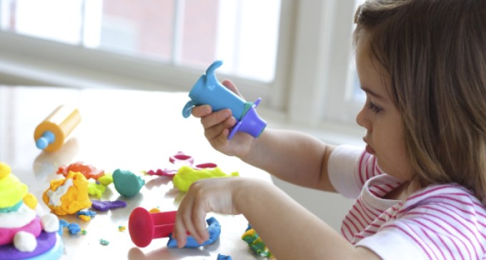 Oftalmologista alerta para acidentes com brinquedos e embalagens de presentes