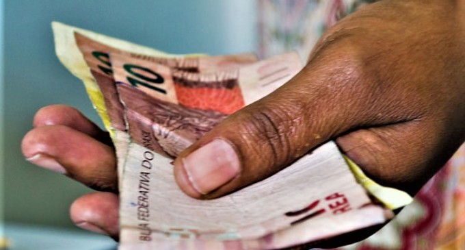 DÍVIDAS : De cada 100 inadimplentes, 37 devem até R$ 500