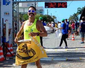 Em 2016 ele percorreu os cinquenta quilômetros da Supermaratona de Rio Grande em 3h21min
