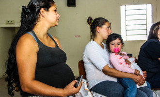 Programa Escola de Mães e Avós orienta gestantes e familiares