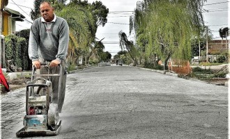 LARANJAL : Pavimentação da Espírito Santo chega à rua Porto Alegre