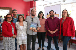 LANÇAMENTO também contou com as presenças do jornalista Klécio Santos (Patrono) e da presidente da Bibliotheca Pelotense, Lisarb Crespo da Costa (Oradora)