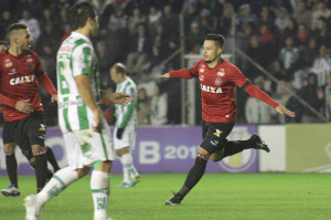 Rafinha marcou um dos gols do Brasil diante do Juventude no primeiro turno: meia retorna ao time hoje Foto: Carlos Insaurriaga/Assessoria GEB 