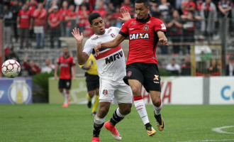 Clemer aposta no rápido trio ofensivo para vencer Oeste em Barueri