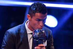 Cristiano Ronaldo não dá espaço para concorrência na premiação da Fifa