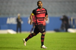 Mazinho já marcou 15 gols na Série B: é o artilheiro isolado