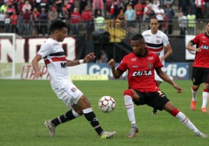 SEM INSPIRAÇÃO, rubro-negros amargam empate diante da sua torcida FOTO: Carlos Insaurriaga/GEB Especial DM