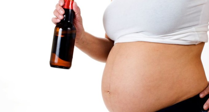 Os malefícios do álcool para o feto