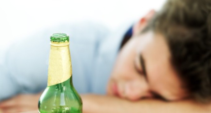 Mais de 77% dos calouros consomem bebidas alcoólicas revela a UCPel