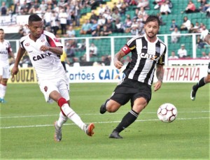 MARCINHO desperdiçou a melhor chance do Brasil em momento crucial da partida