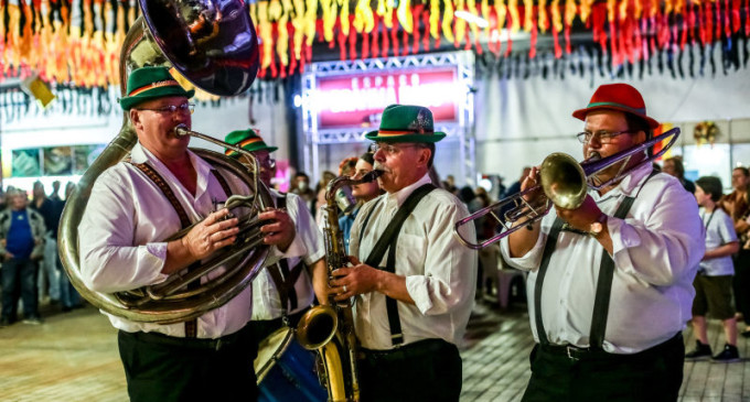 Confira a programação de hoje até domingo da 1ª Oktoberfest Pelotas