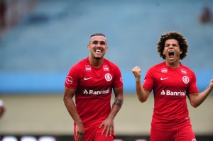 Pottker e Camilo decidem jogo em Goiânia: Inter quebrou jejum de cinco partidas sem vencer na Série B Foto: Ricardo Duarte/Inter 