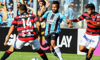 Grêmio empata com Vitória por 1 a 1 e deixa título na mão do rival