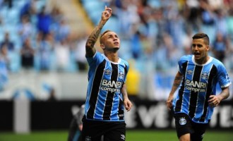 TARDE DE EVERTON : Atacante resolve em 3 minutos