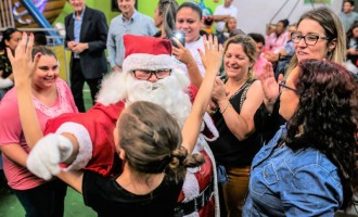 ABRIGOS : Crianças ganham festa de Natal