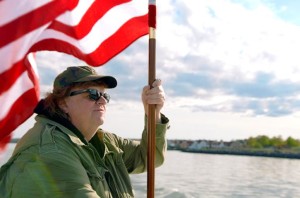 Michael Moore contrasta a qualidade de vida na Europa com o “american way of life”