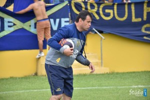 Roberto Recart passa plano de treinos aos atletas para minimizar sofrimento na pré-temporada Foto: Assessoria ECP  