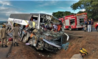 ÔNIBUS KOPERECK : Acidente deixa 48 pessoas feridas  e o motorista reserva morre