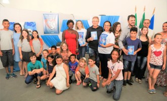 REDE MUNICIPAL : Alunos lançam livro sobre paz