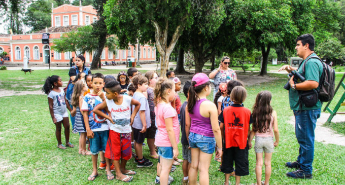 Alunos participam de educação  ambiental na Baronesa