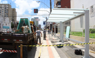 Abrigos de ônibus da Osório começam a ganhar vidros