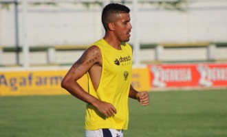 Pelotas tem até o final da tarde para definir acerto com Diego Torres