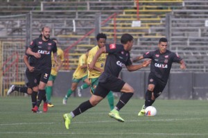 Toty e Mossoró são dois titulares do meio-campo do Brasil: equipe rejuvenescida em busca de título Foto: Carlos Insaurriaga/Assessoria GEB 