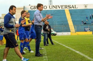 Thiago Gomes à frente da comissão técnica: técnico que dá confiança Assessoria ECP