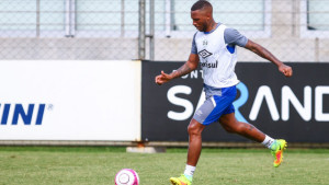 Paulo Miranda retorna para dar experiência na zaga do Grêmio