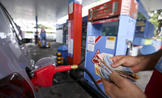 Preço da gasolina em Pelotas varia de R$4,49 a R$4,94