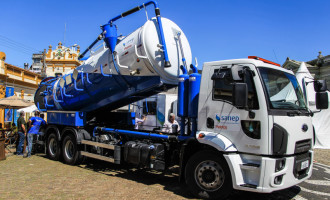 Prefeitura entrega novos veículos ao Sanep