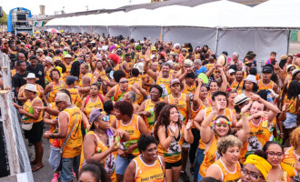 CARNAVAL EM PELOTAS : Bandas esquentam a Passarela do Samba