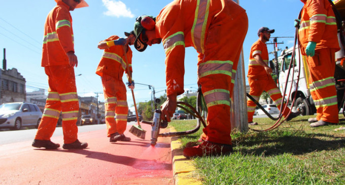 Ciclofaixa da praça 20 de Setembro recebe pintura