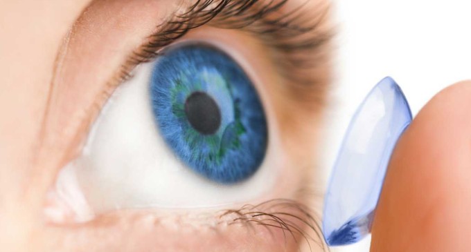 Infecção causada por uso contínuo de lentes de contato pode levar à cegueira