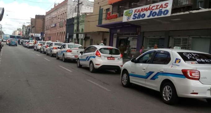 Protesto de taxistas em Pelotas