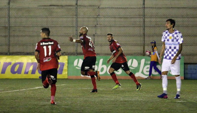 Heverton, nos acréscimos, marcou o gol de empate do time rubro-negro.