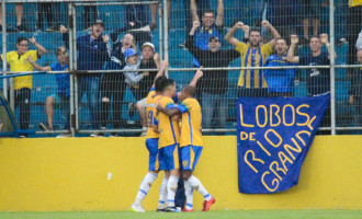 PELOTAS : Pés no chão em caminho minado